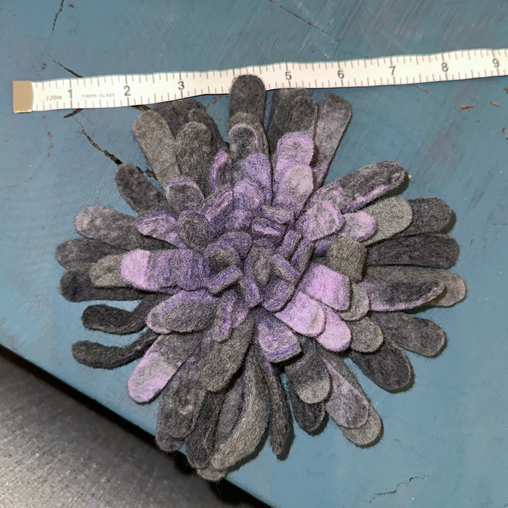 Merino Wool Flower Gray Lavender Multi Petal Pin Large 7-8” - Picture 5 of 8